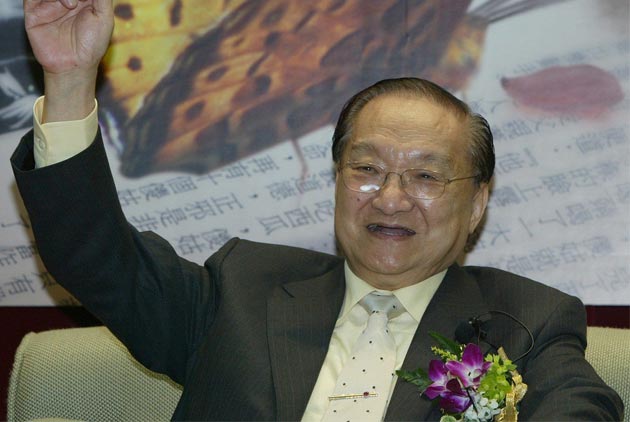 年少流亡　一世摯愛…　磨出金庸書劍江山