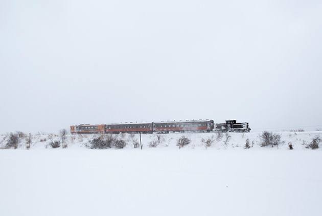 冬限定｜可以烤魷魚的暖爐列車，穿梭日本奇幻雪國風光
