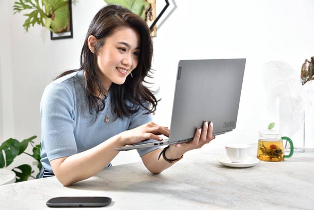 Lenovo 新筆電 ThinkBook，為時尚工作者打造輕盈使用體驗