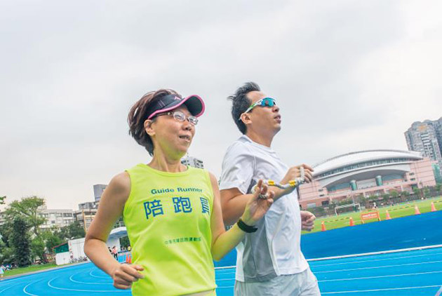 前夫欠巨債被迫離婚　單親媽領跑盲友結緣　隔20年找到第二春