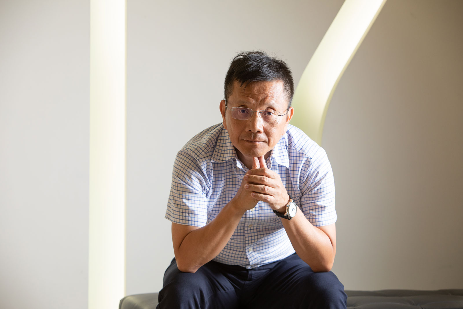 梁明勝，以謙卑柔軟哲學感動海內外企業 在藍海中 反其道而行 走不同於市場的路