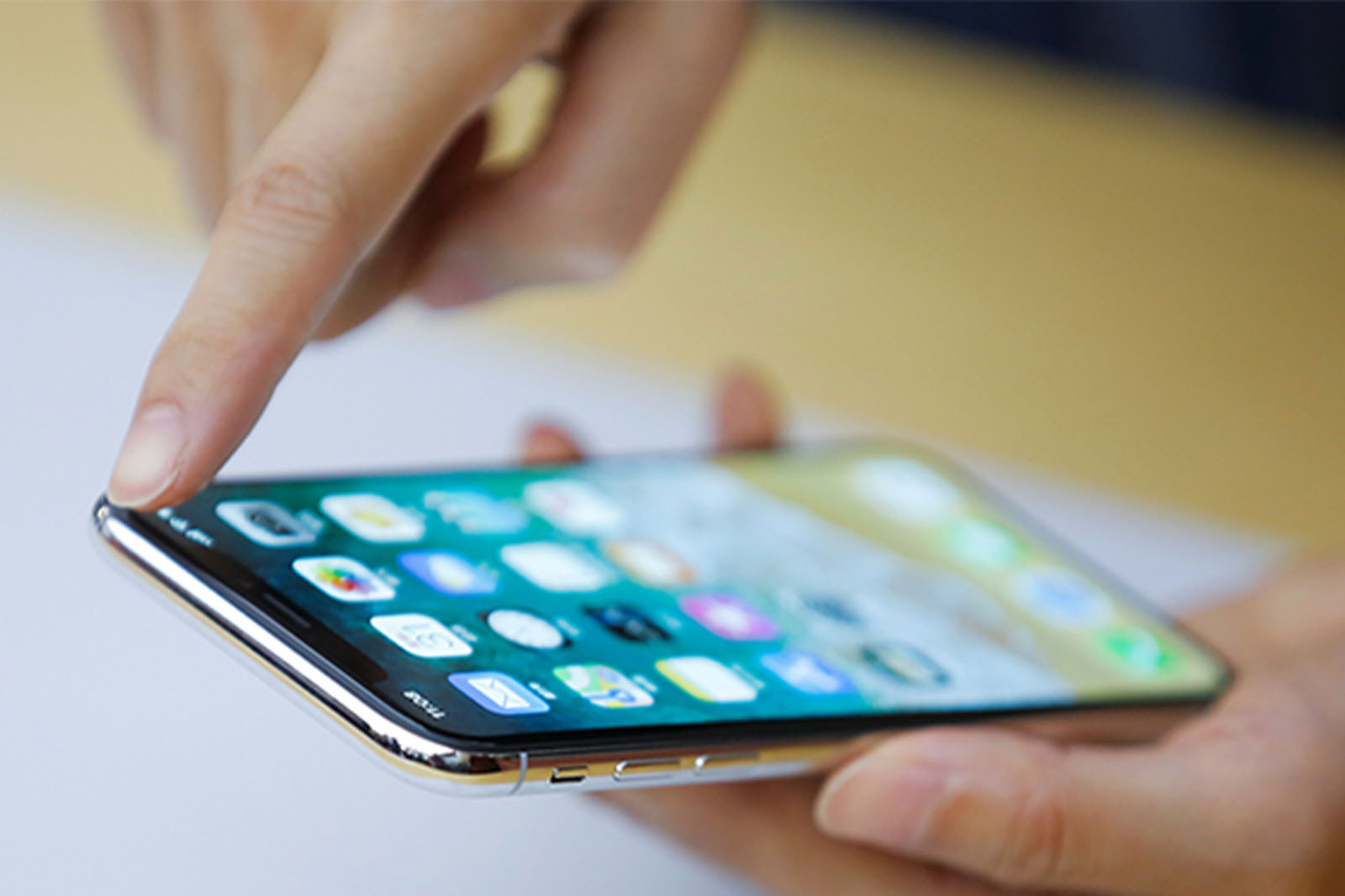 壓低iPhone成本　蘋果找中國買面板？
