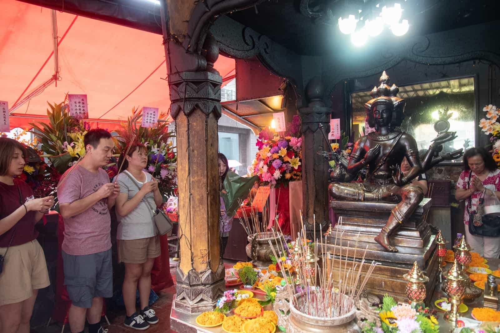 四面佛-花店-六福客棧-都更-店面-四平街-四平陽光商圈-房租-墊租-租金-黃金店面