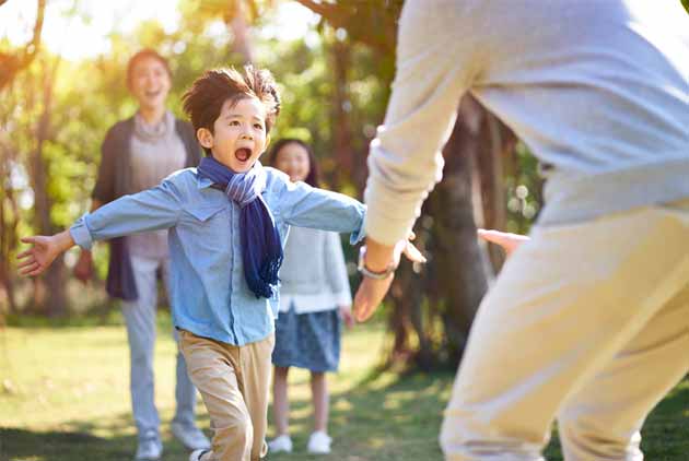 心理學家：爸媽的7個錯誤　會摧毀孩子自信