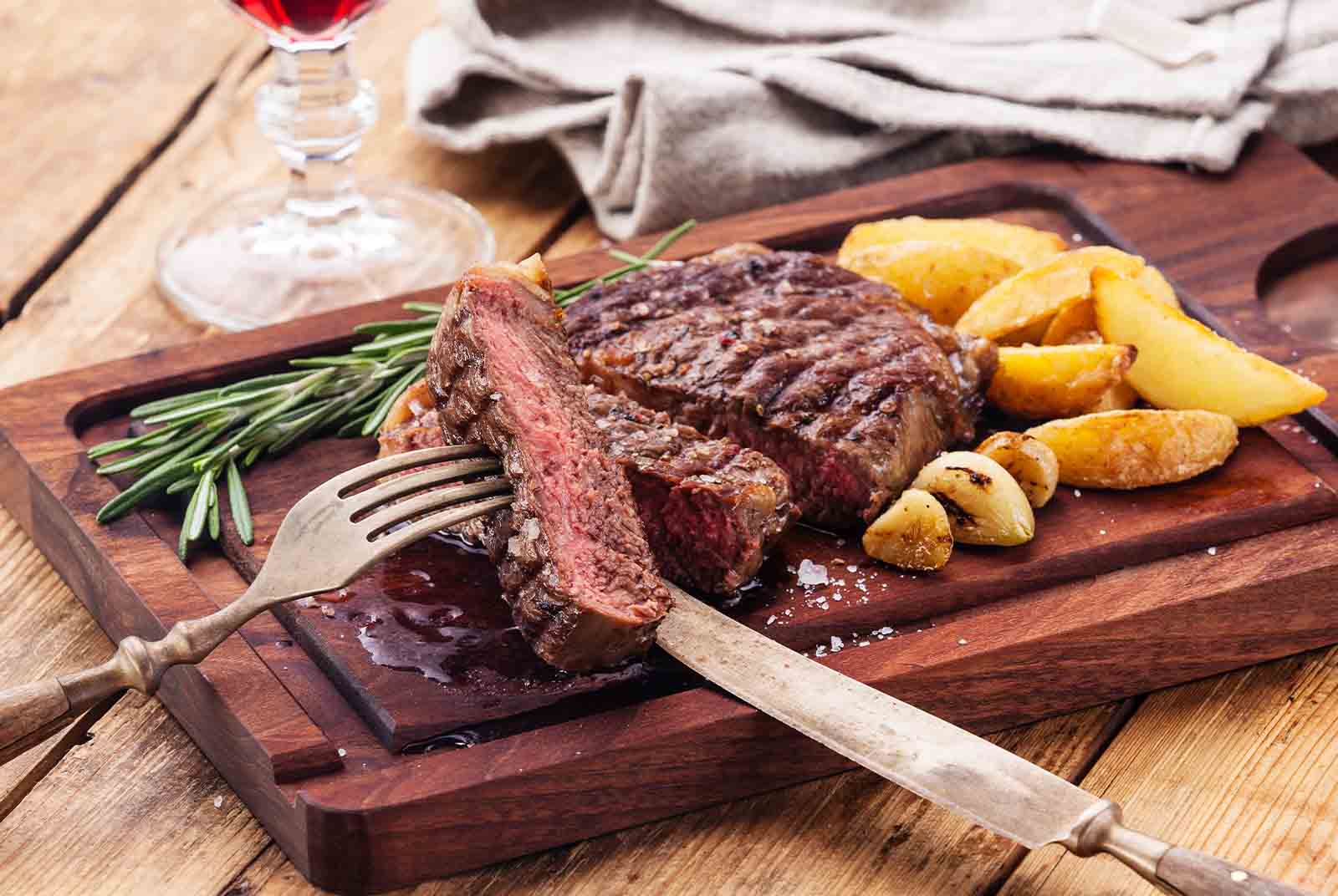 研究：紅肉對健康威脅極小　到底該不該多吃紅肉？