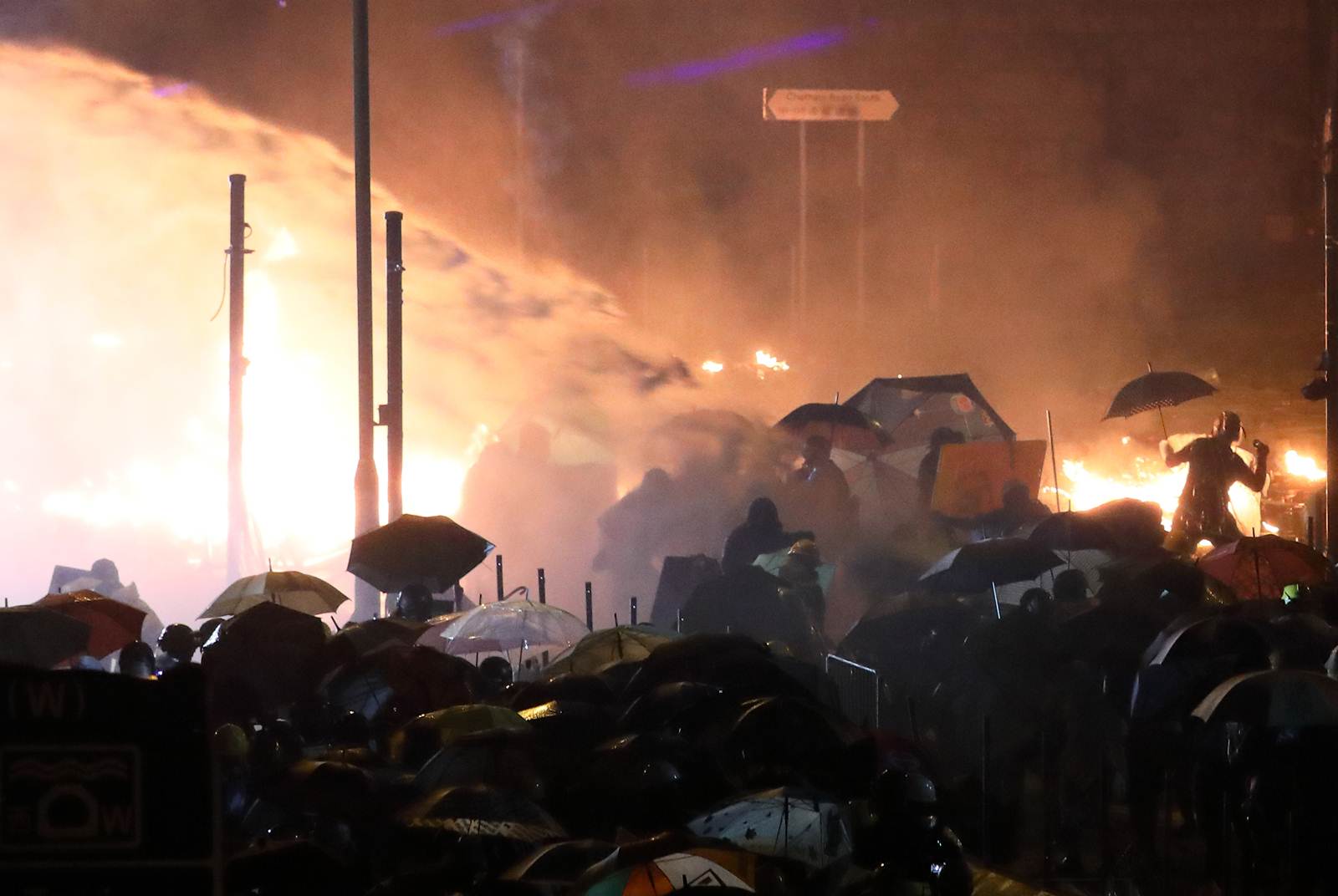 香港示威：BBC記錄下的理工大學「戰場」晝與夜