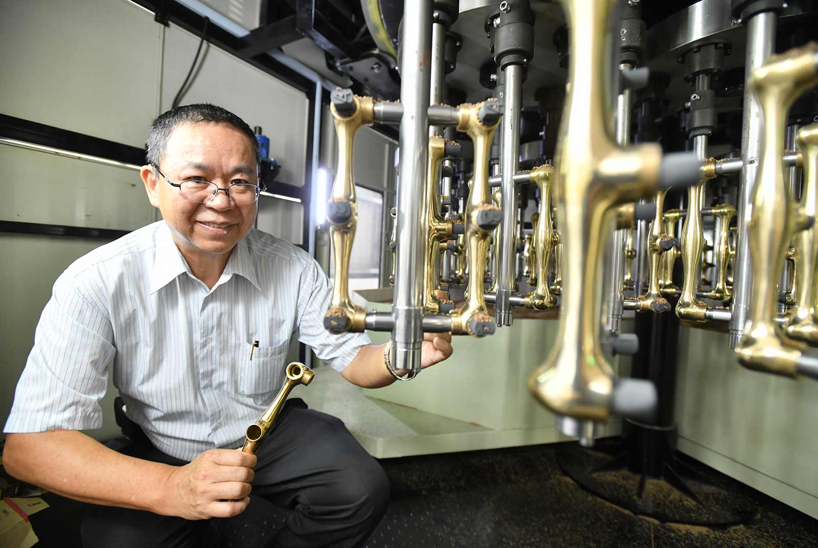 全球最大水龍頭聚落四成業者倒閉　為何這家35年水五金廠能存活？