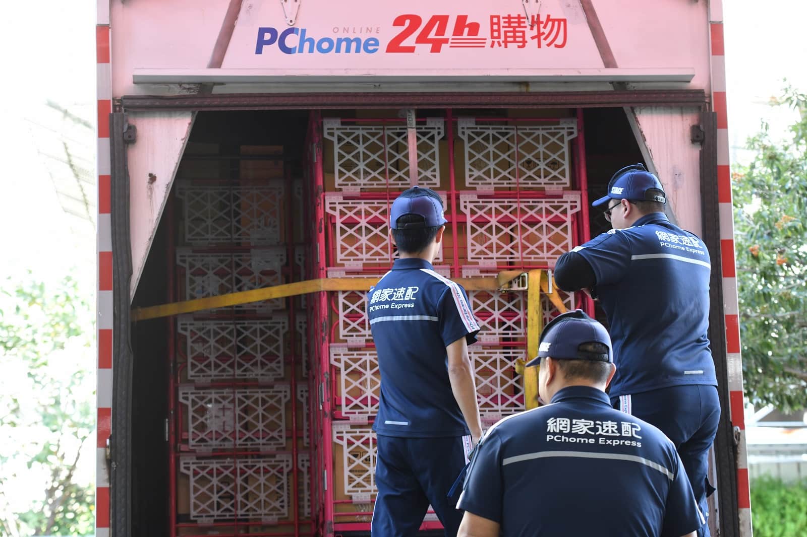 物流-電商-PChome-momo-全球快遞-嘉里大榮-O2O-新零售