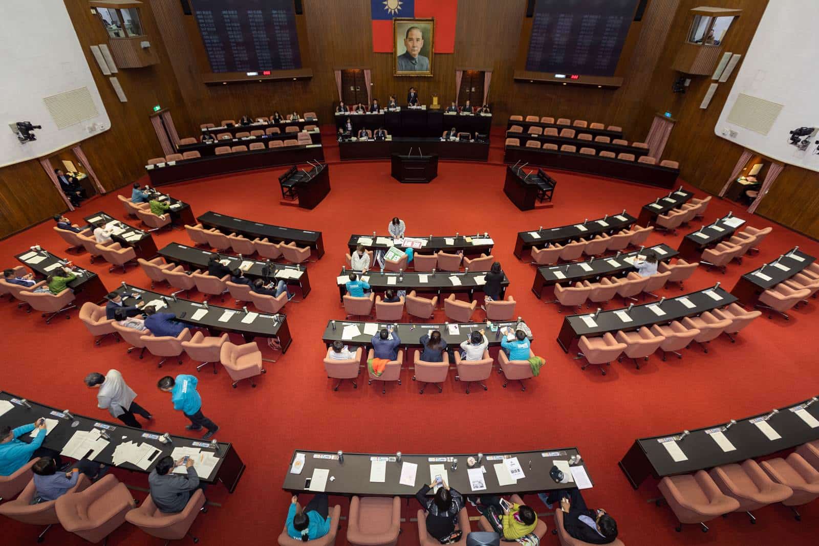 候選人財產首度公開：立委投資最愛建設公司，股票最愛中鋼