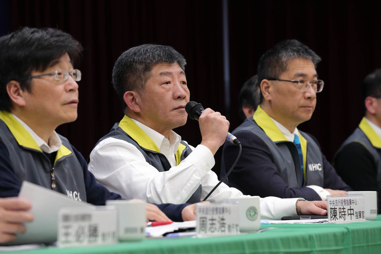 為什麼天天想追「疫情指揮中心記者會」？