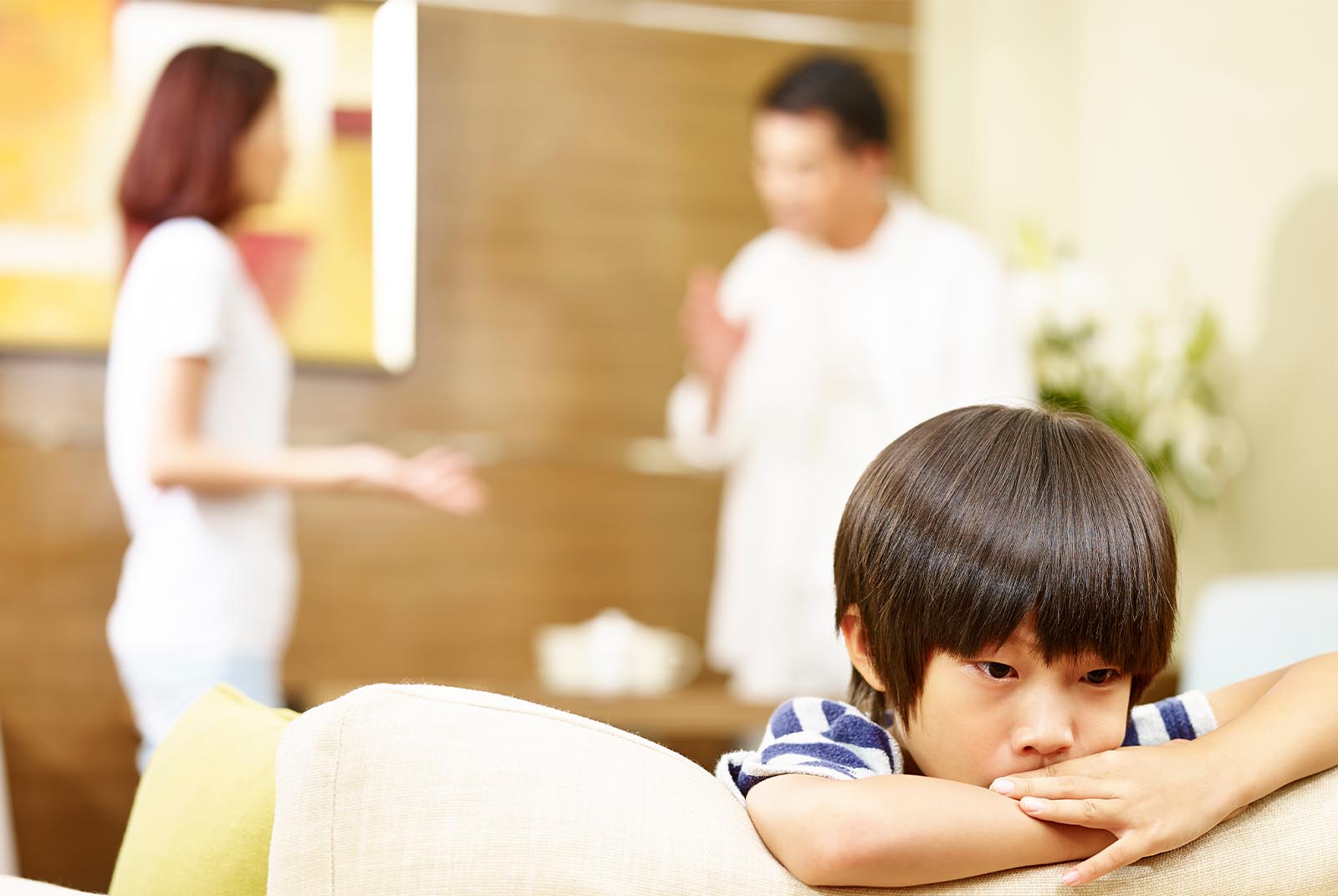 婚姻戰火中的犧牲者！父母離婚對孩子造成什麼影響？