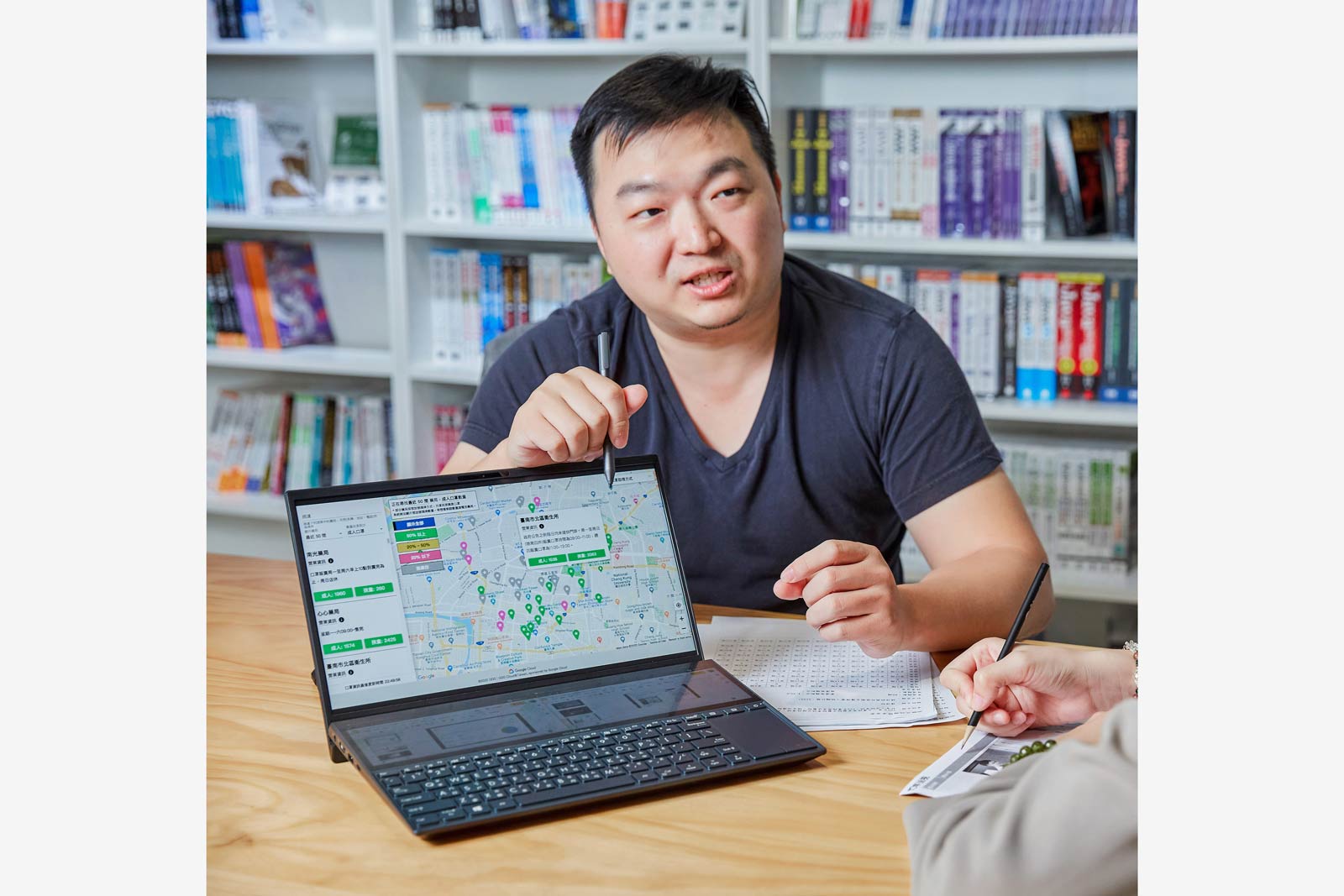 自製「口罩地圖」工程師Howard：ASUS ZenBook Duo雙螢幕實現我的斜槓人生
