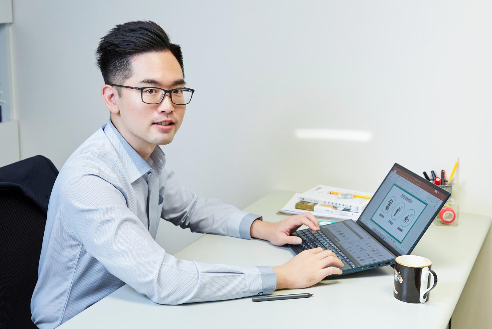 「非洲豬瘟懶人包」一戰成名 王牌講師林長揚：ASUS ZenBook Duo雙螢幕筆電就是我的助攻神器！
