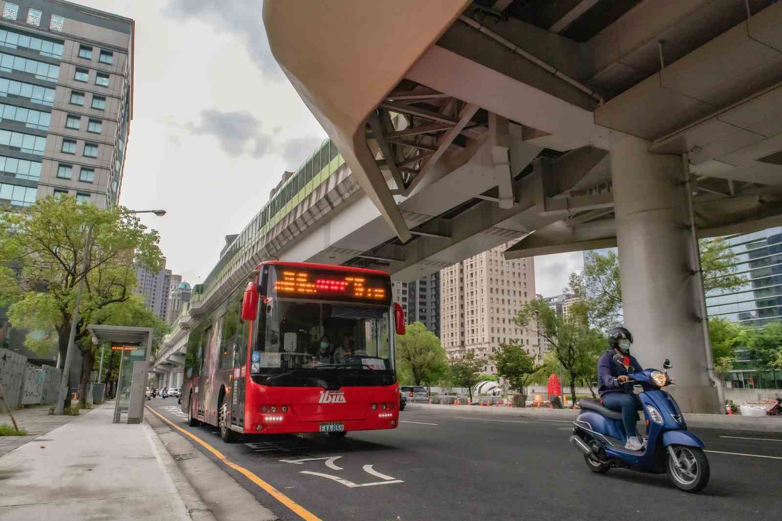 黑煙、汽油味、吊嘎　台中公車如何擺脫黑歷史，變全國最綠？