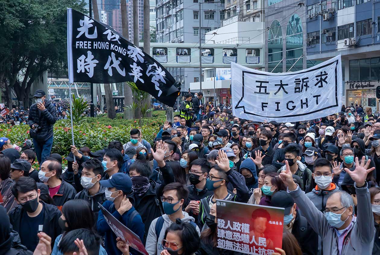 香港回歸23週年　《國安法》漏夜生效，民主派組織掀瓦解潮