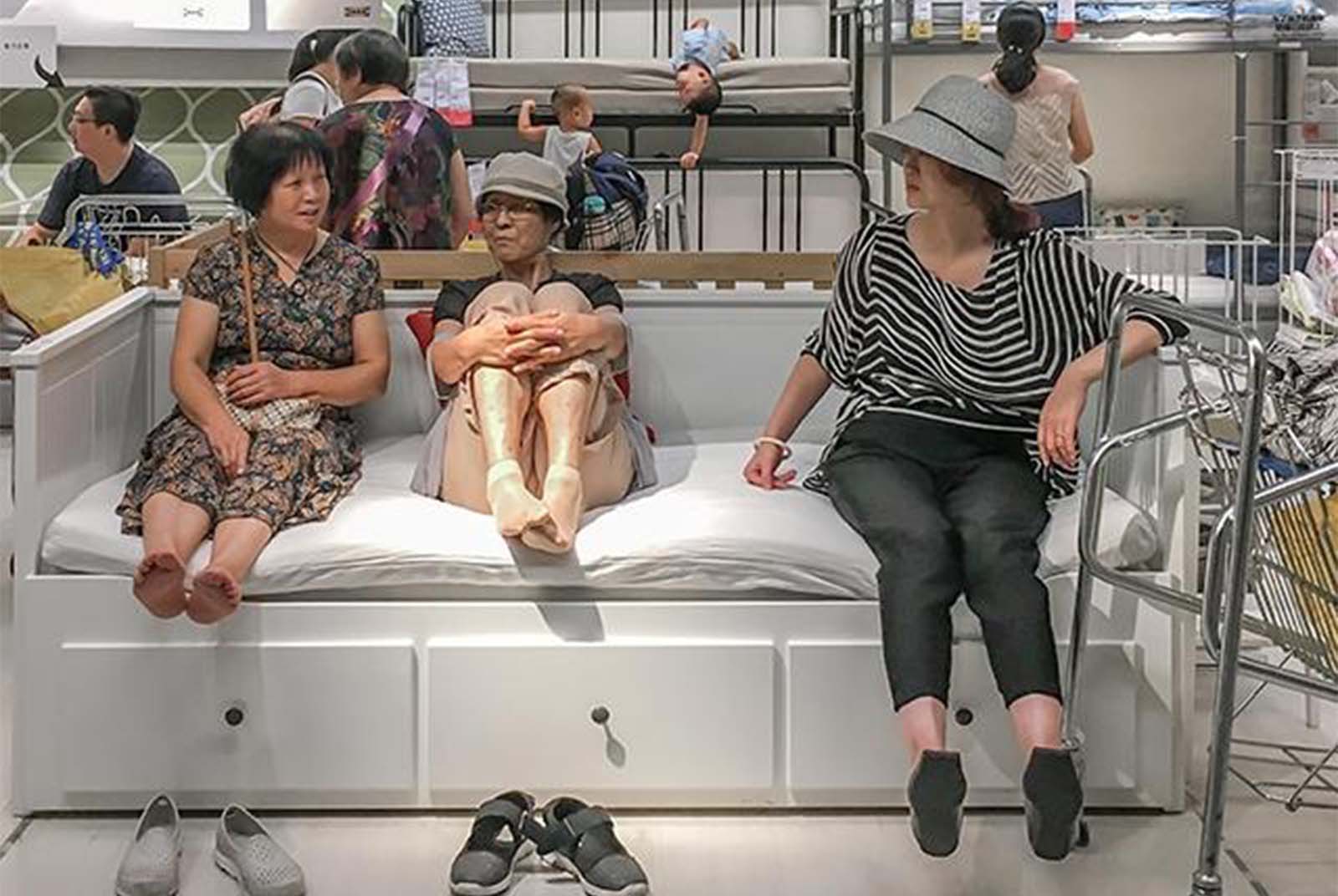 那些在北京IKEA睡覺的人