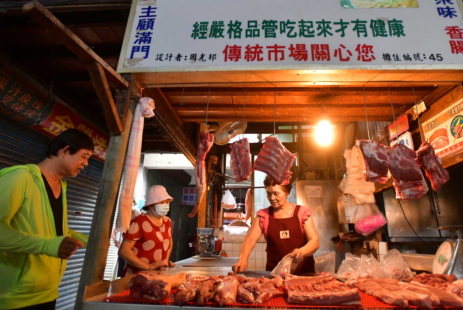 一塊豬肉的追蹤之旅：從拍賣到屠宰，台灣落後國際20年？