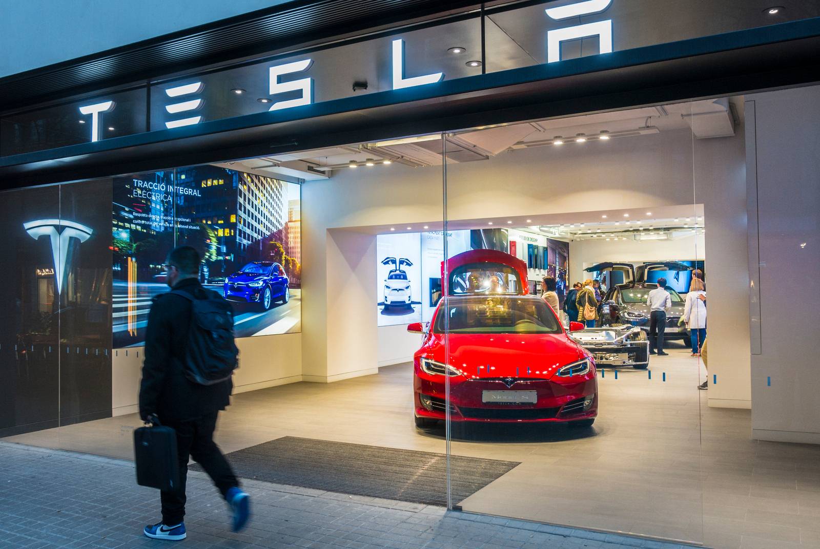 特斯拉-馬斯克-Tesla-電動車-蔚來汽車-李斌