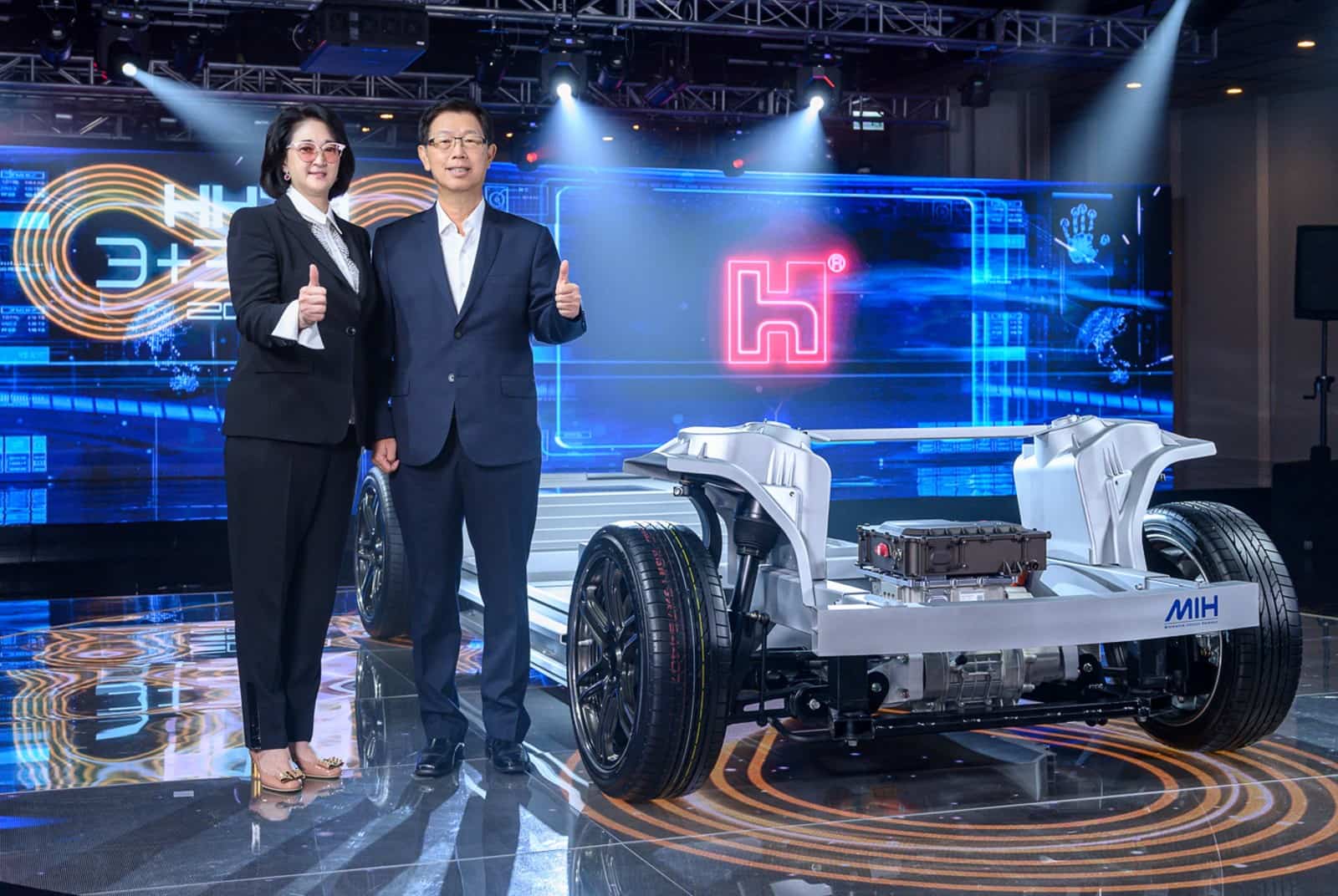 蘋果-iPhone 12-Apple Car-鴻海-拜登-中國春運-新冠疫情