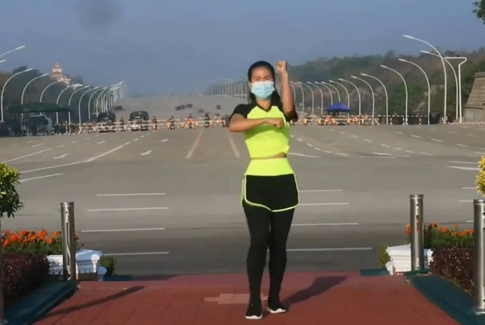 不知道背後出大事了　緬甸健美操教練錄下軍事政變