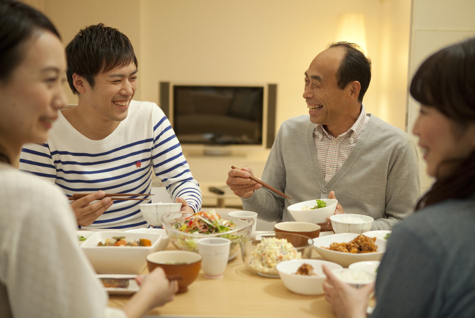 常嗆到？每天5分鐘「練喉嚨」，防止老後嗆咳成肺炎