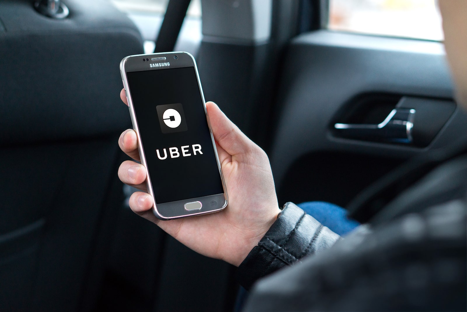 零工經濟的動盪？Uber將在英國提供司機基本工資、退休金和有薪假