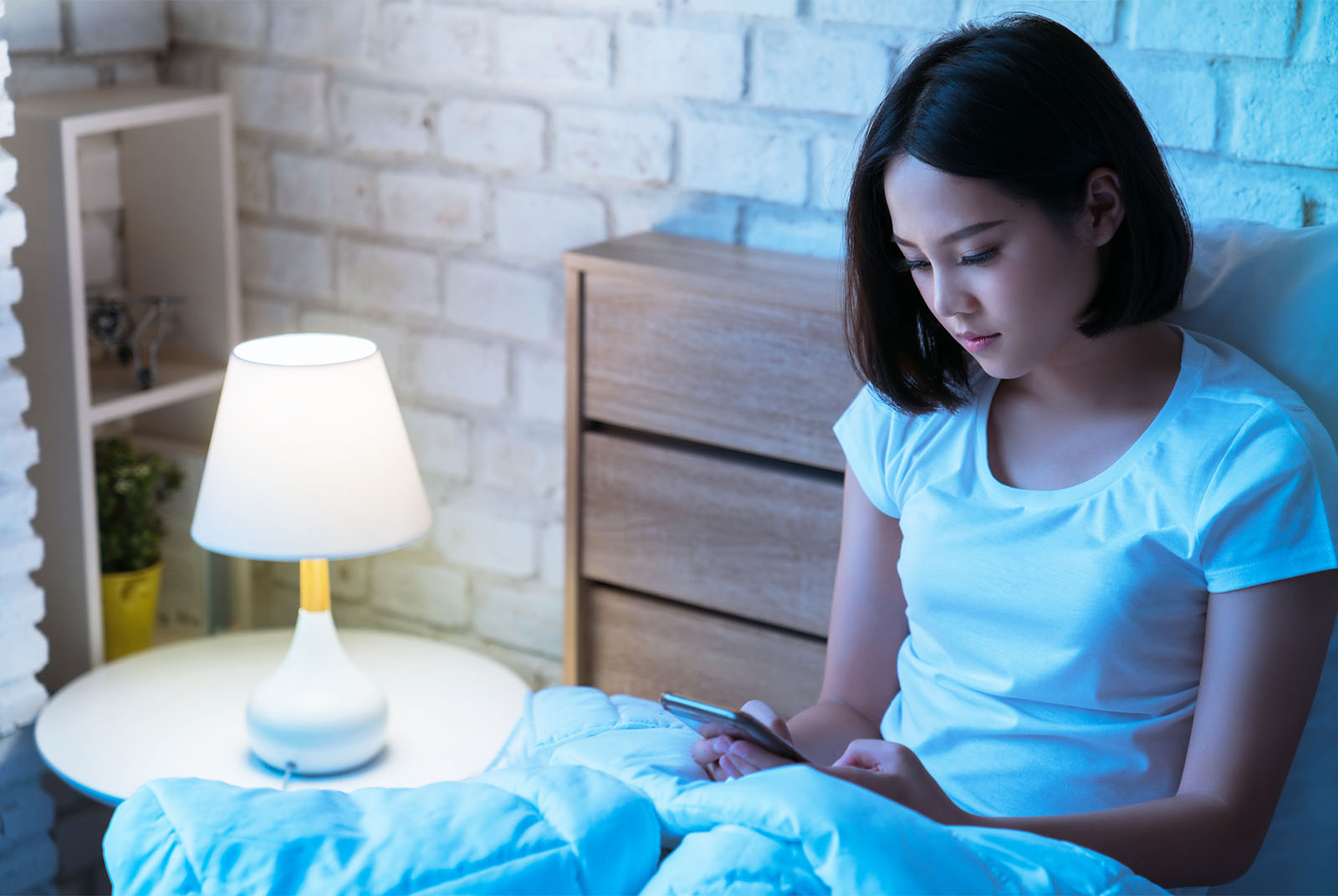 小心孩子收到的陌生私訊！調查：12到18歲少女最常遭網路性騷擾