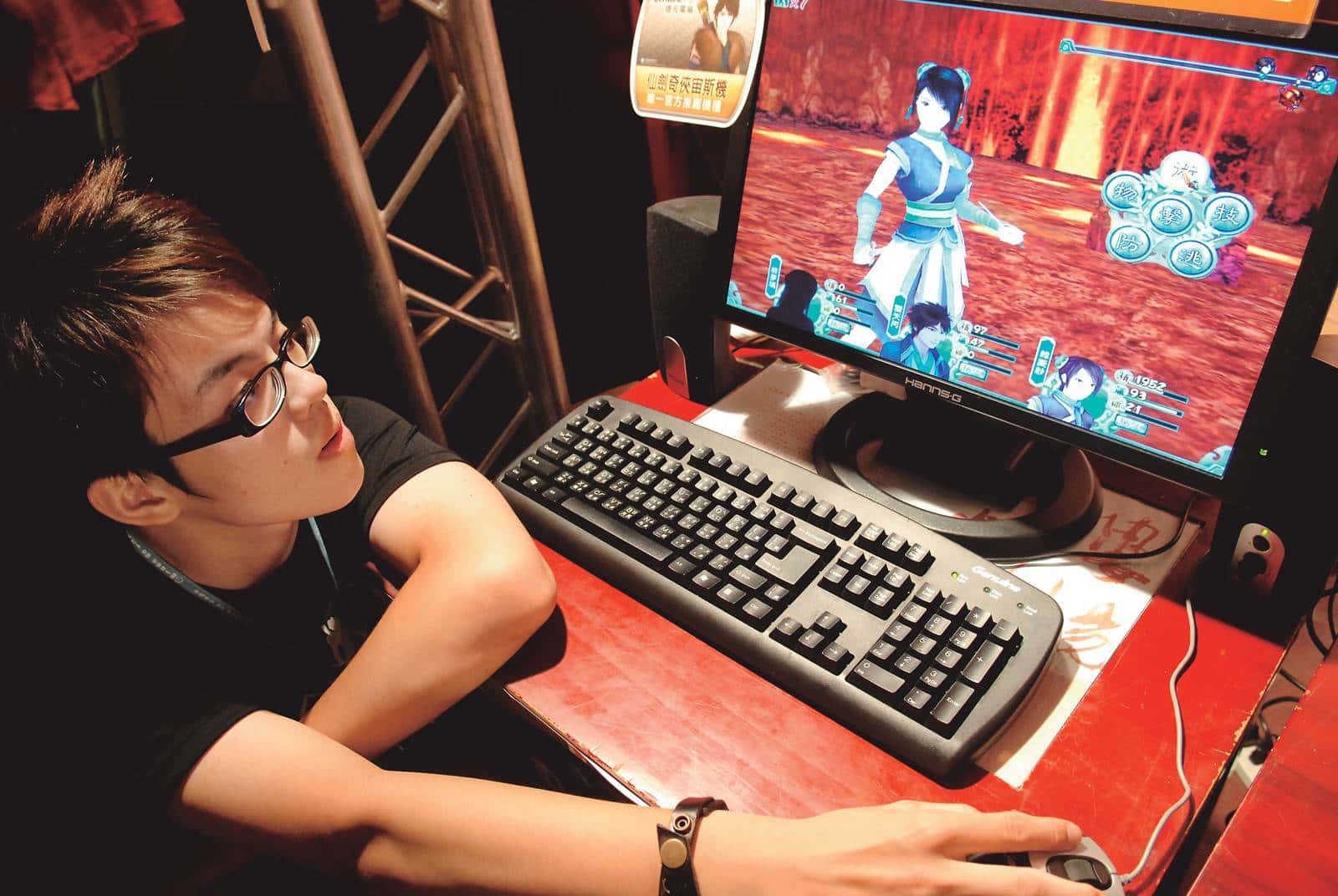 電玩宅族　在線上遊戲活出第二人生