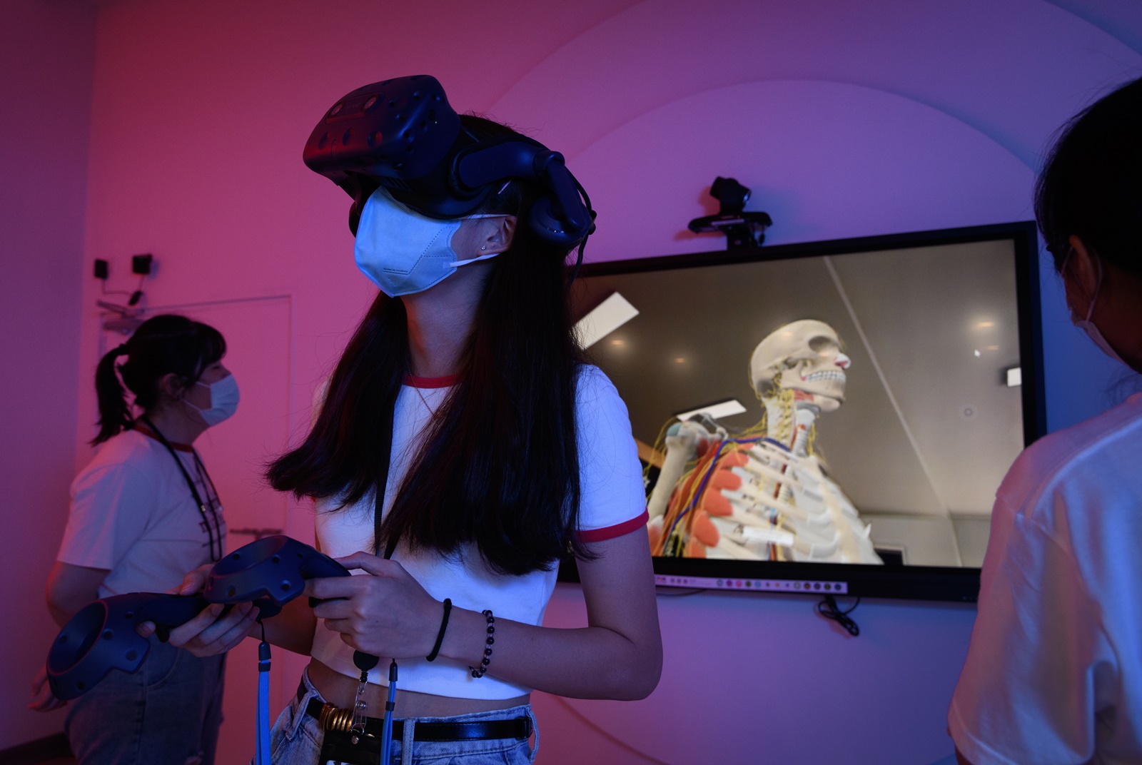 成大醫學院-虛擬實境教室-AR-VR-解剖-大體老師-人體影像解剖桌