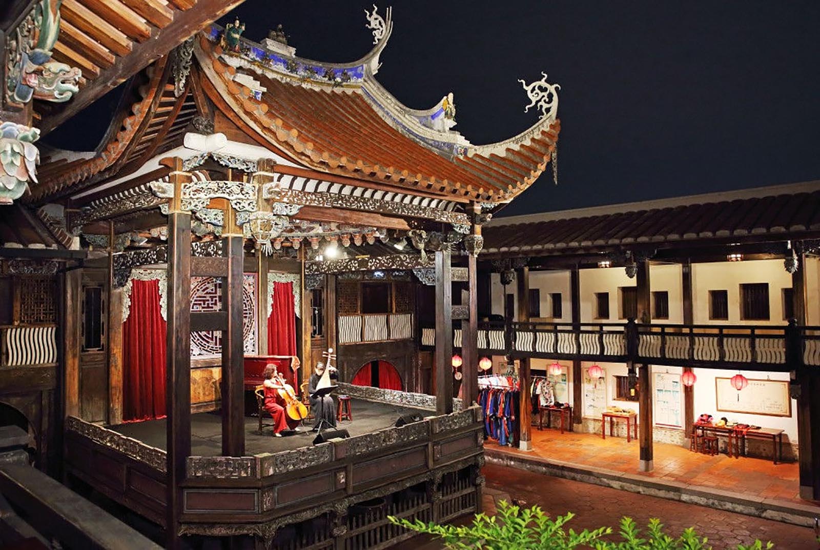 夜訪台中霧峰林家宮保第　喫茶、看戲，有如走進《紅樓夢》