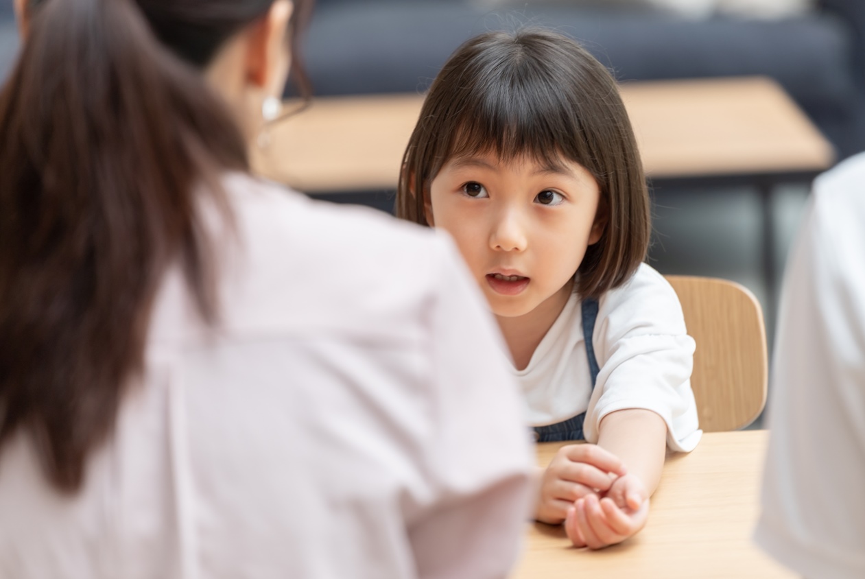 讓孩子把話說出來，不要急著確認答案正確與否