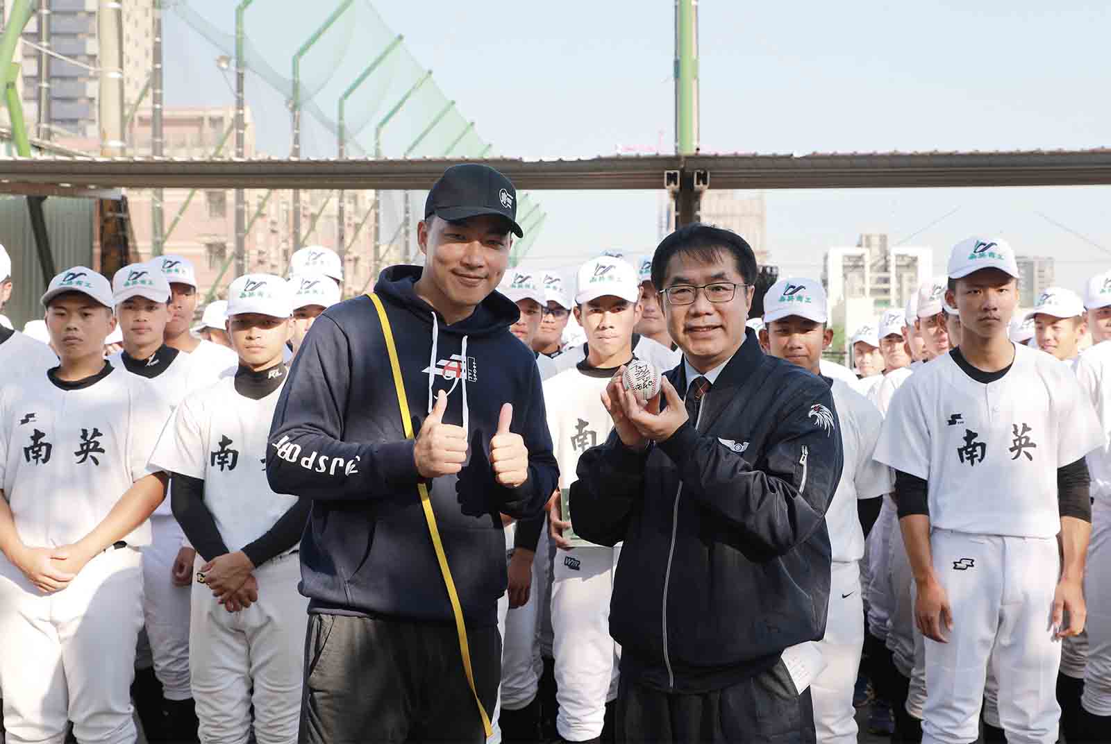 臺南市與郭泓志合作全國首辦棒球專項體能訓練巡迴計畫，黃偉哲盼技術傳承再創棒球高峰