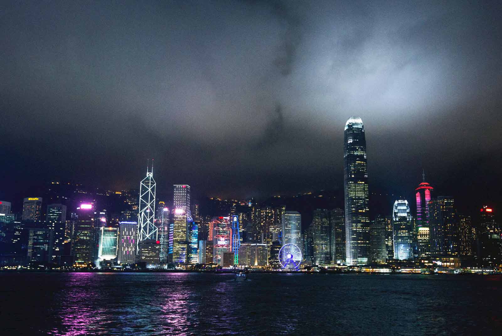 中國一條龍，主宰香港金融