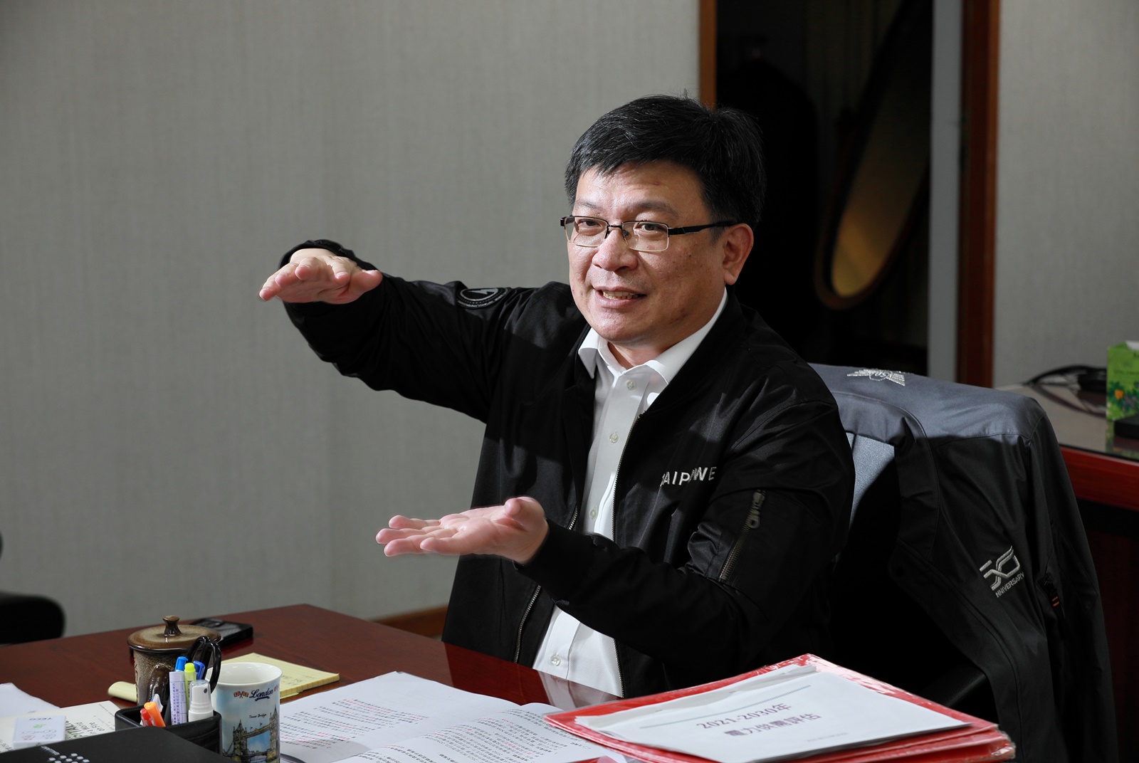 半導體加劇耗電　曾文生：靠智慧調度，頂住用電尖峰2小時