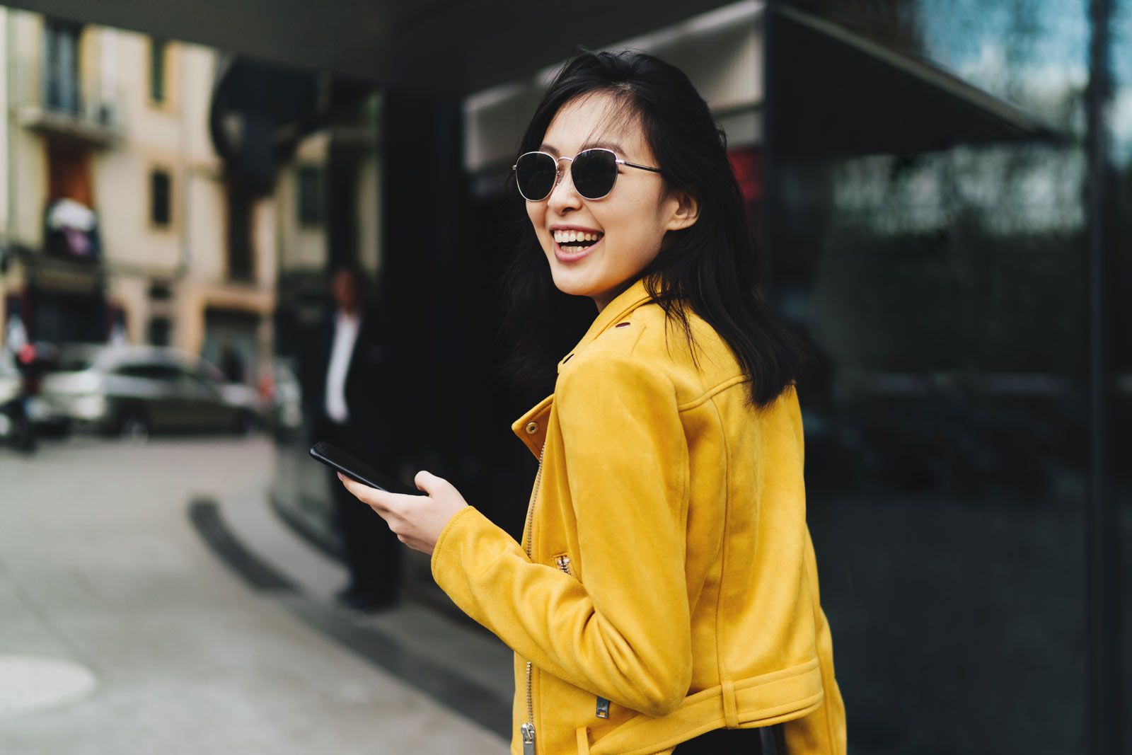「假裝」自己有正面能量！15個簡單行動，真的會讓你幸福
