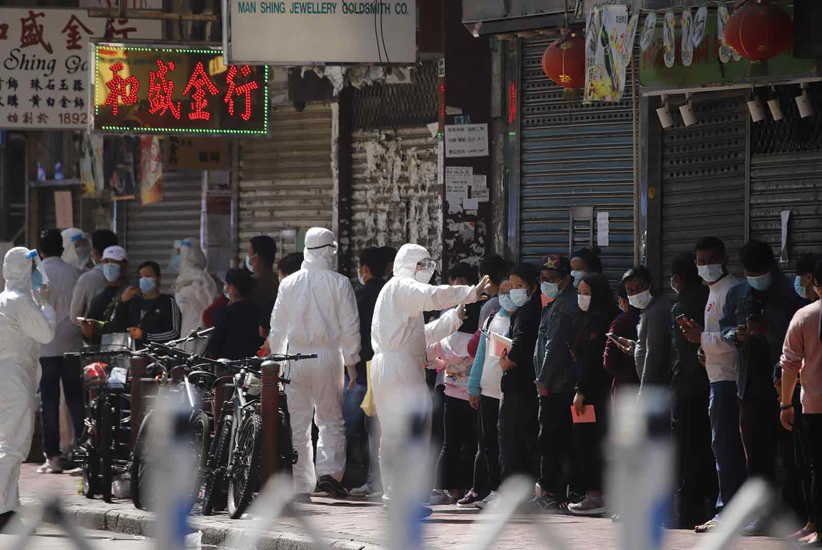 醫院急診室變停屍間，55%醫生袖手旁觀！　疫情下的「一個香港、兩個世界」