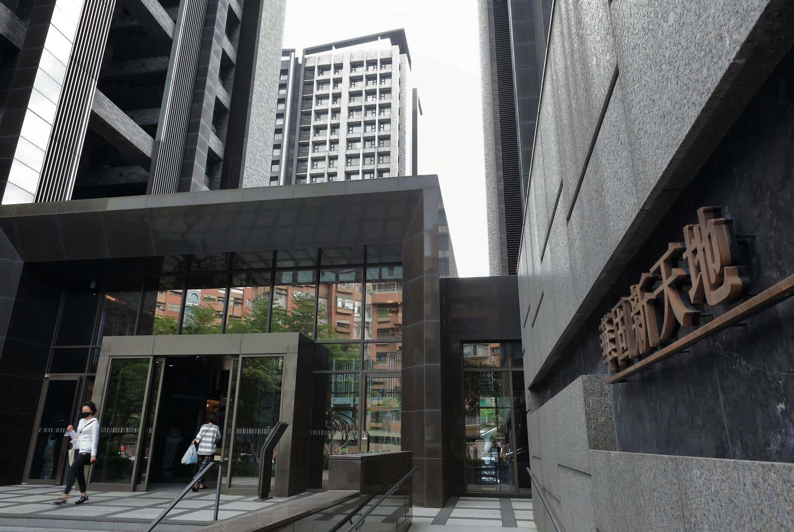 7成市價入住蛋黃區，地上權住宅真的划算？地租、房貸試算給你看