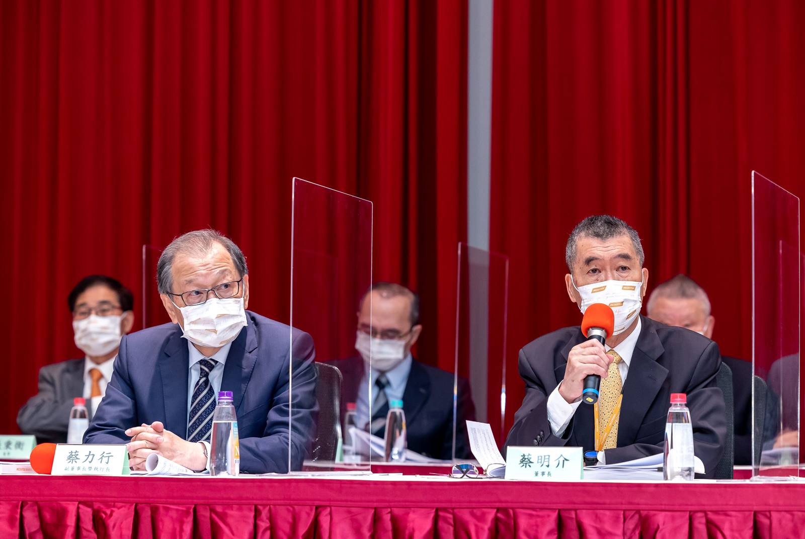 聯發科鬆口「有逆風」！中國手機出貨大砍15%，下一個金雞母：車用？