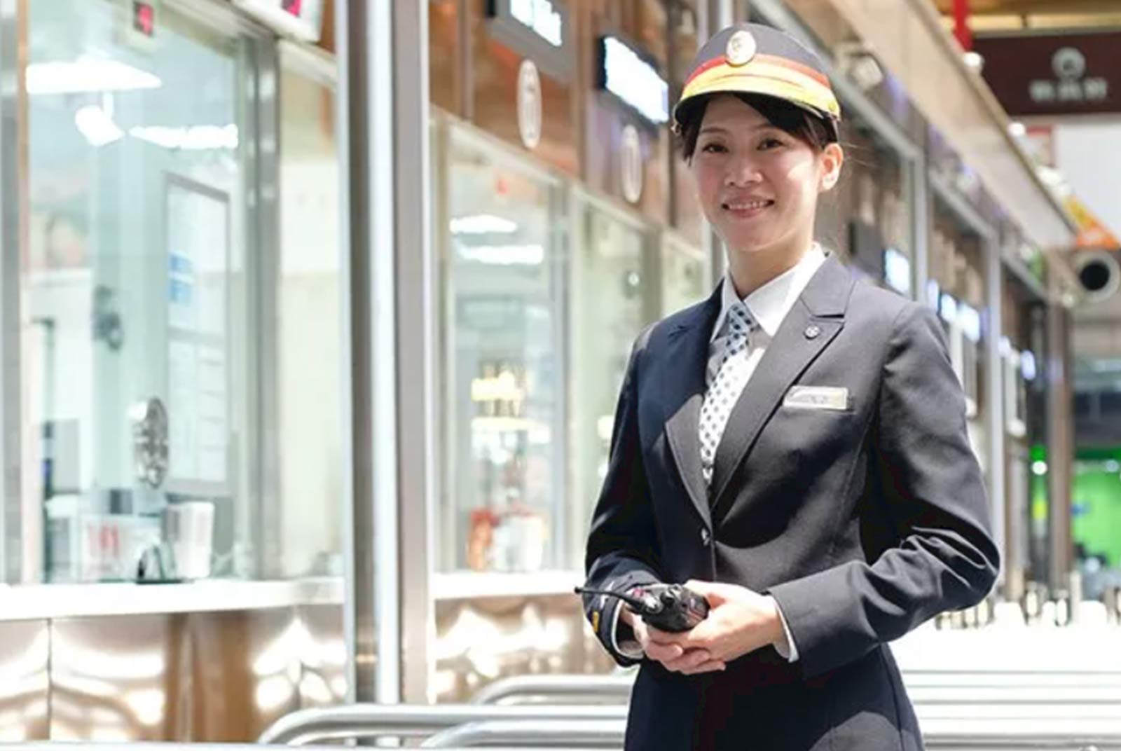 台北火車站首任女站長：曾忙到忘記抽公幼，胡詠芝「工作時不想家」找回親子時光
