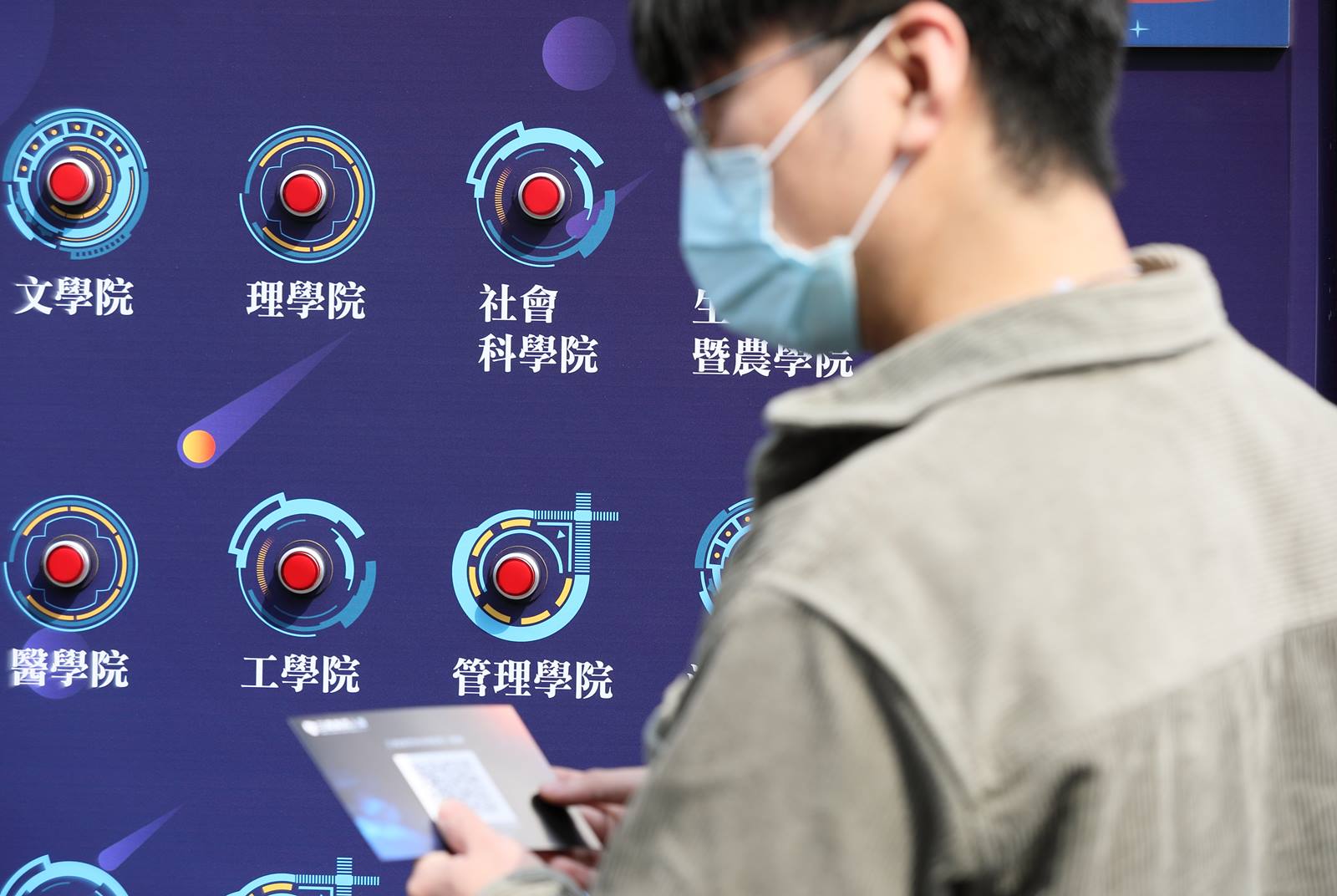台灣青年失業率高、企業卻超缺人，問題出在哪？