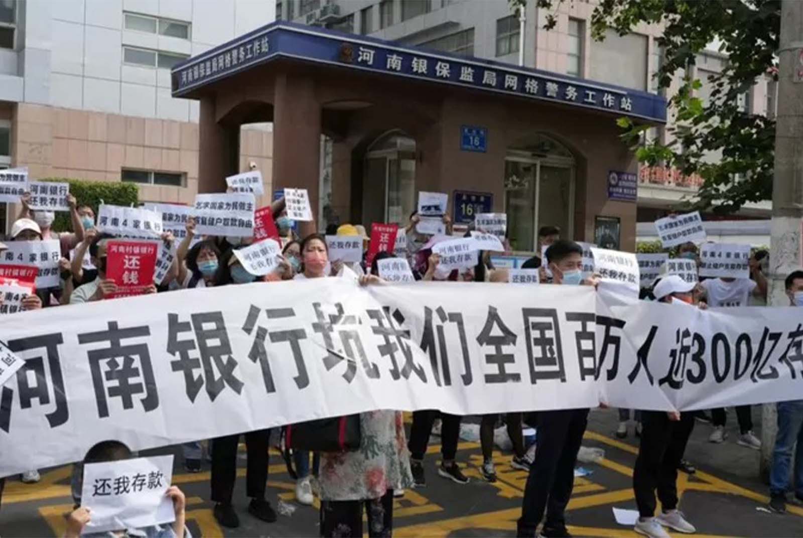 防疫健康碼「被轉紅」，中國河南「紅碼」事件鬧什麼？