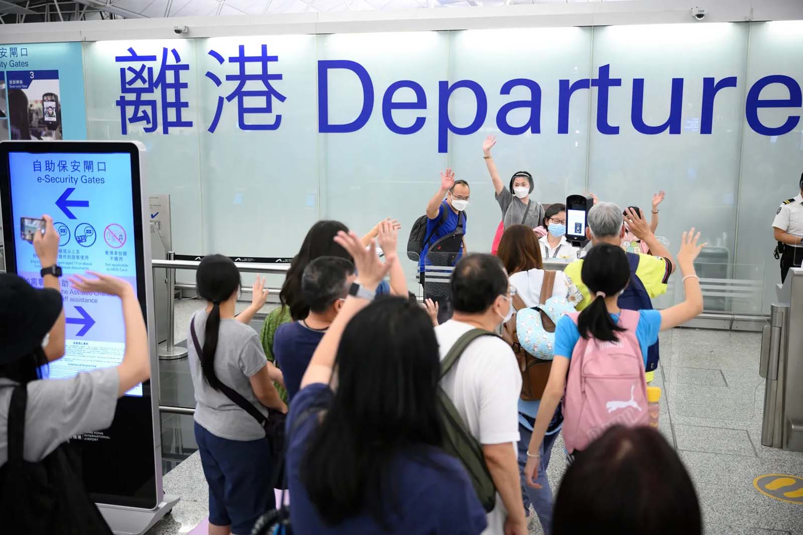 用腳投票？為何親中港人也撤離香港