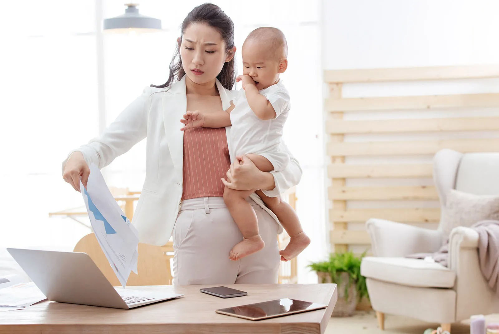 不敢生小孩！　只是給錢補貼為何不會有效果？