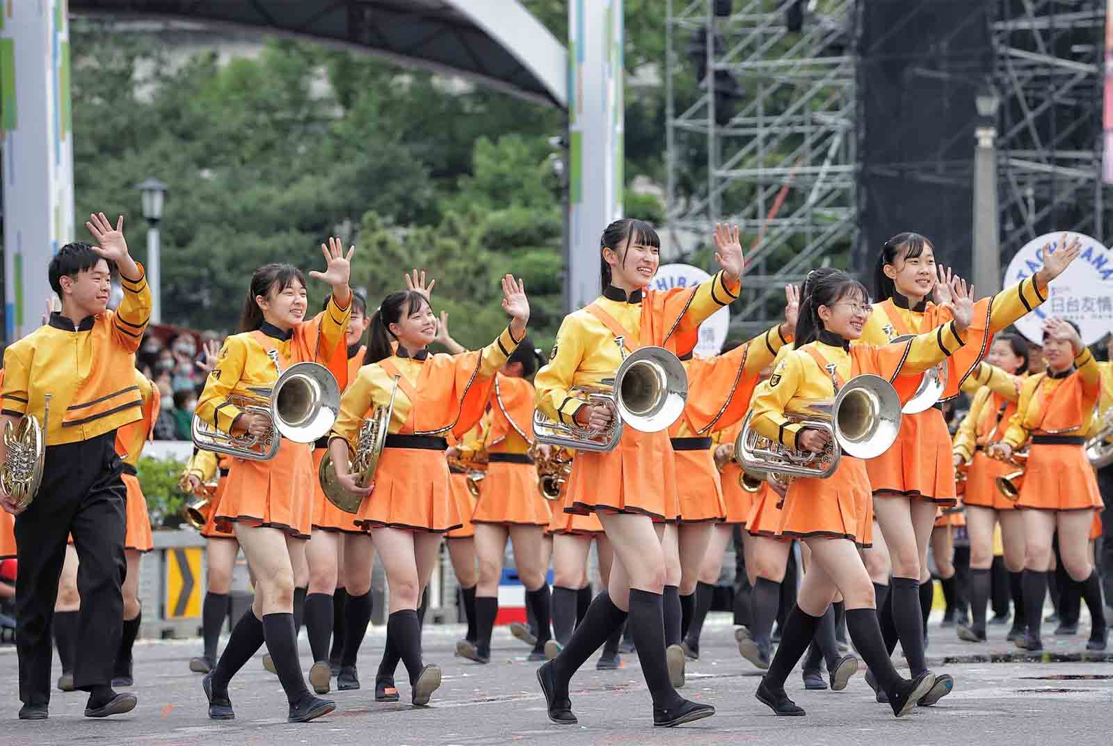 不教導、不下指令，平凡高中生如何養成日本人氣管樂隊「橘色惡魔」？