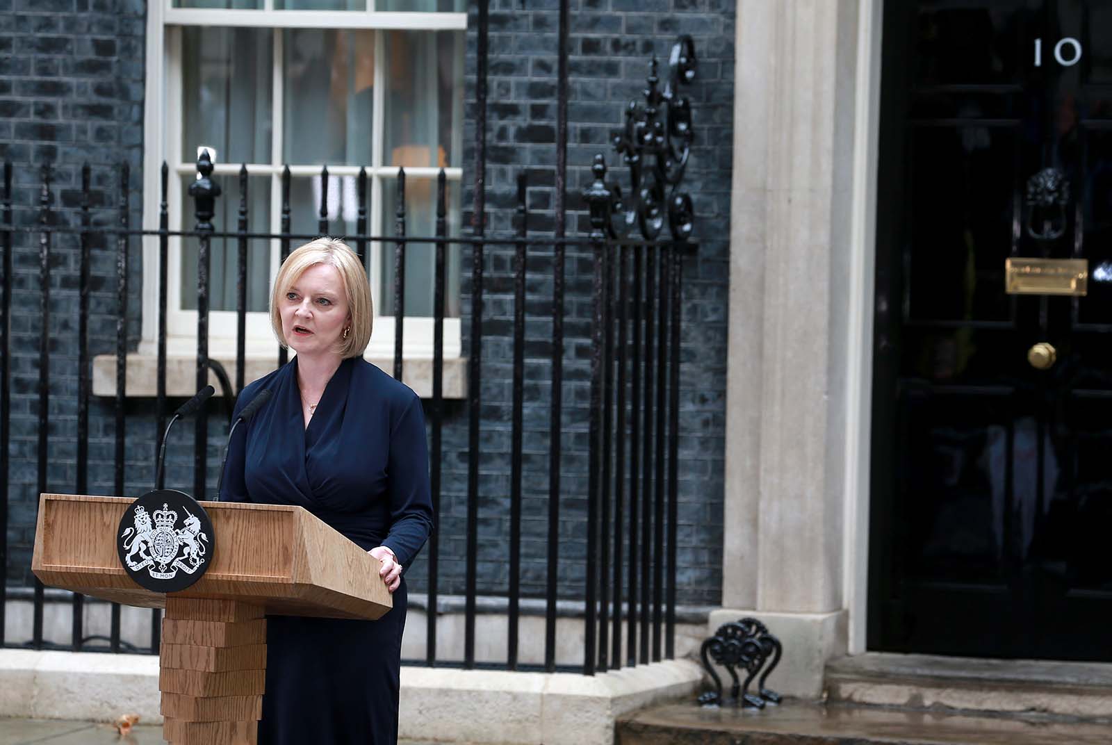 英國首相特拉斯辭職　執政保守黨將再一次選舉黨魁