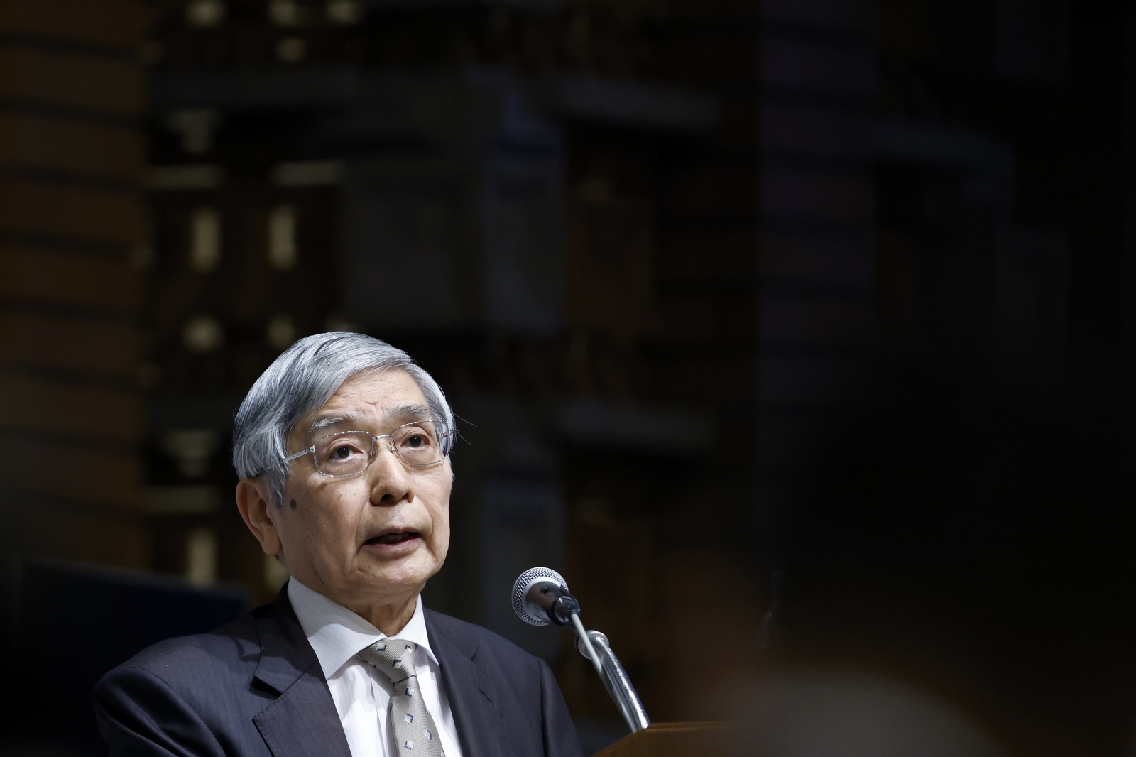 日圓創24年新低，還要再貶？日本央行總裁：這樣才有本錢加薪