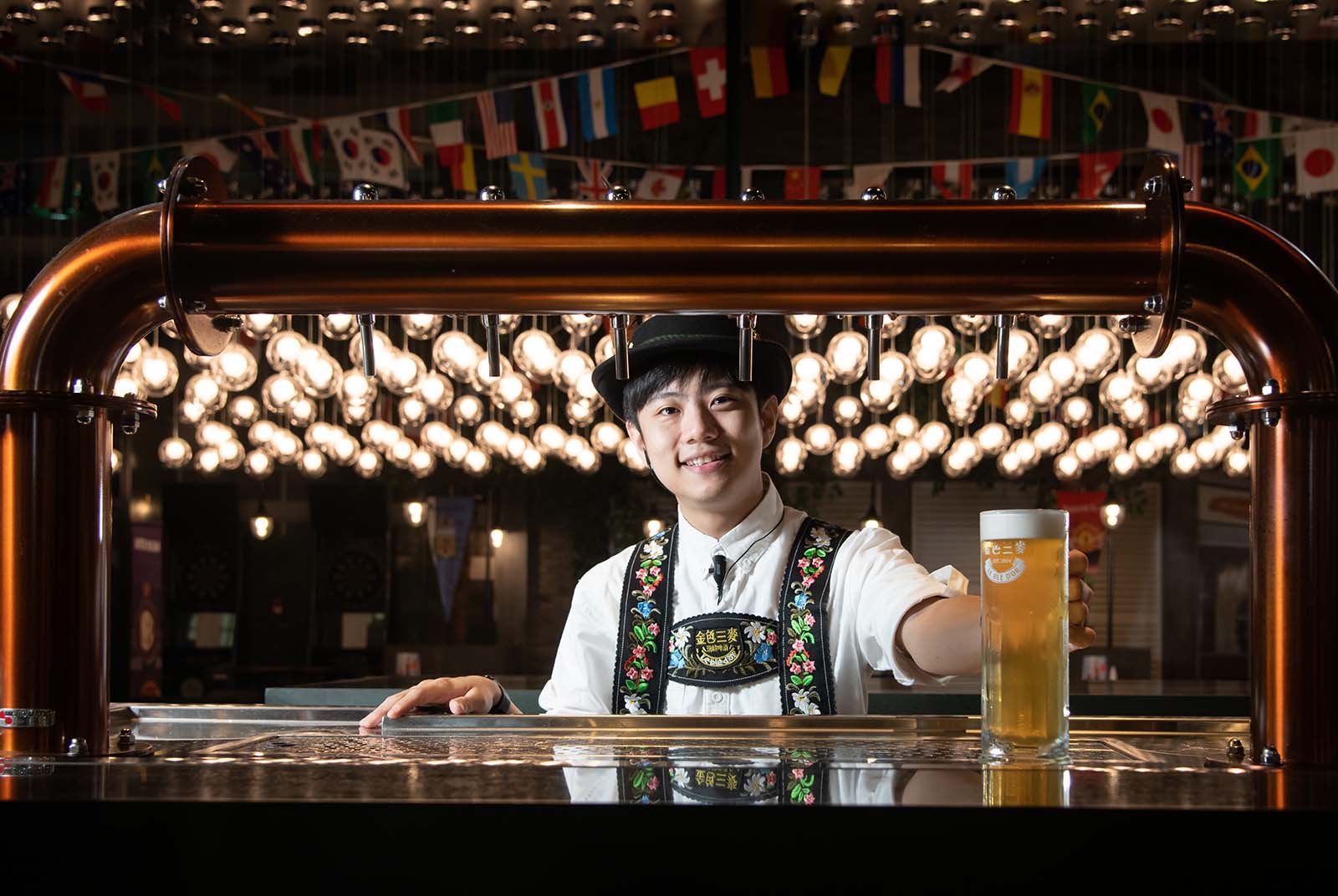 客人讚給Google五星　金色三麥史上最年輕24歲店長，如何管住億元分店？