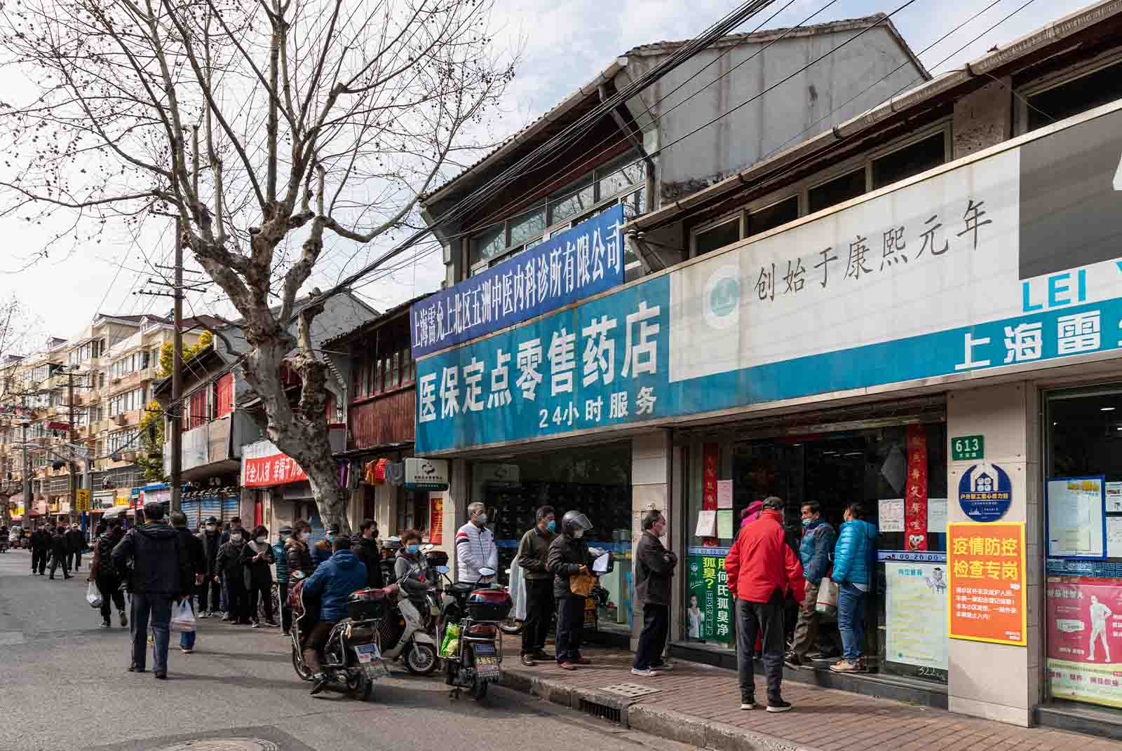 從黃桃罐頭到電解質水：中國放開防疫限制後出現「恐慌性搶購」