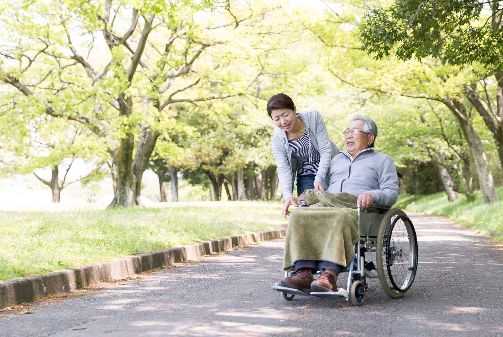 聘僱家庭看護工也應該「企業化經營」？養生送死不再只是愛的勞動