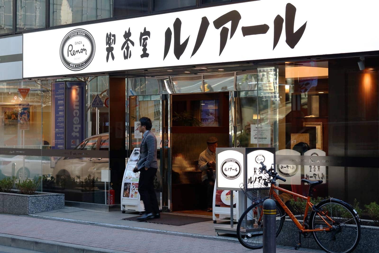 不只喝咖啡，還可睡覺、影印、插花　日本傳奇老咖啡店在賣什麼？